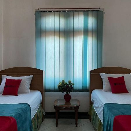 Reddoorz Syariah @ Karang Pilang Otel Karangpilang Dış mekan fotoğraf