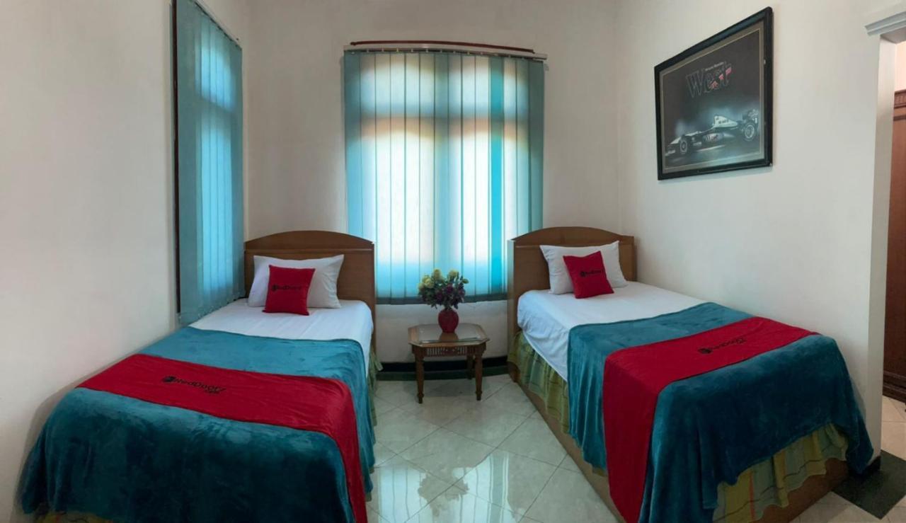Reddoorz Syariah @ Karang Pilang Otel Karangpilang Dış mekan fotoğraf