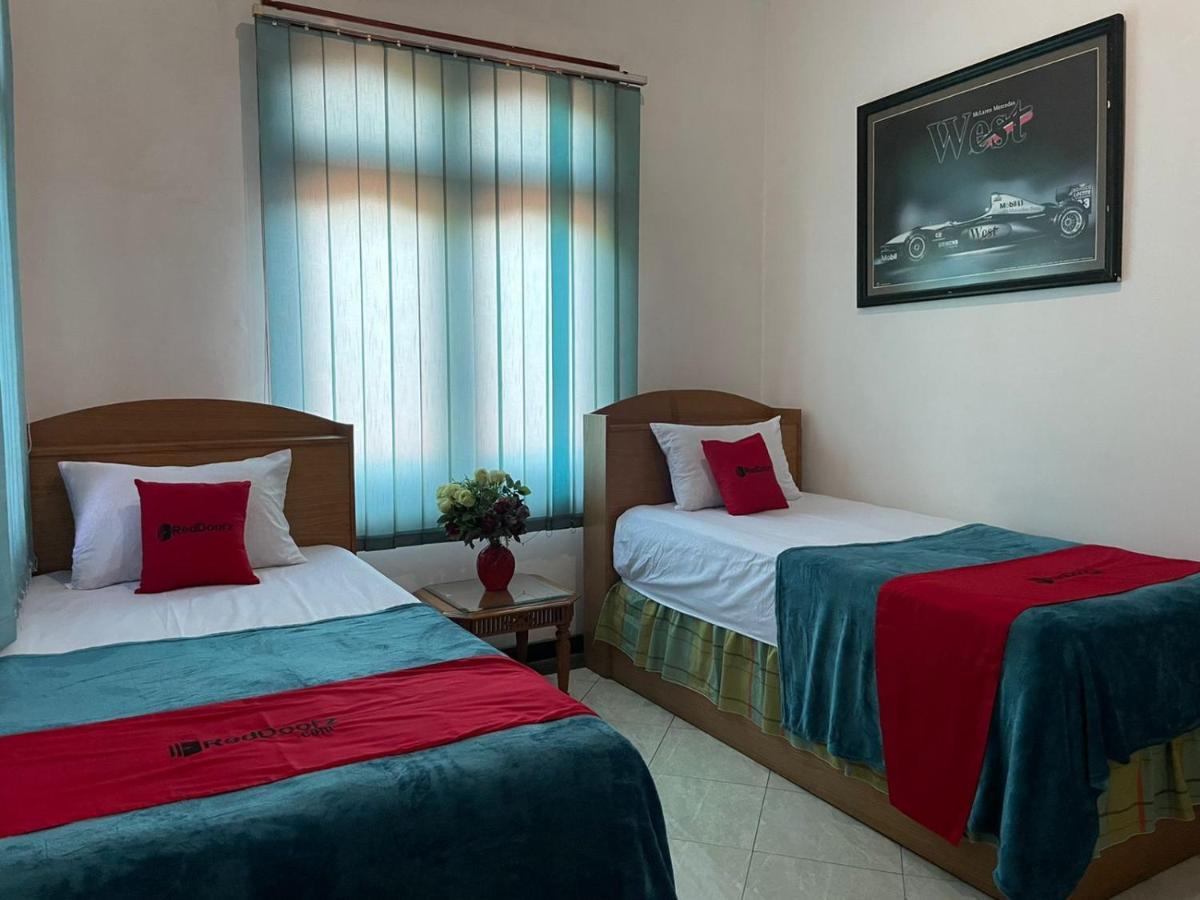Reddoorz Syariah @ Karang Pilang Otel Karangpilang Dış mekan fotoğraf