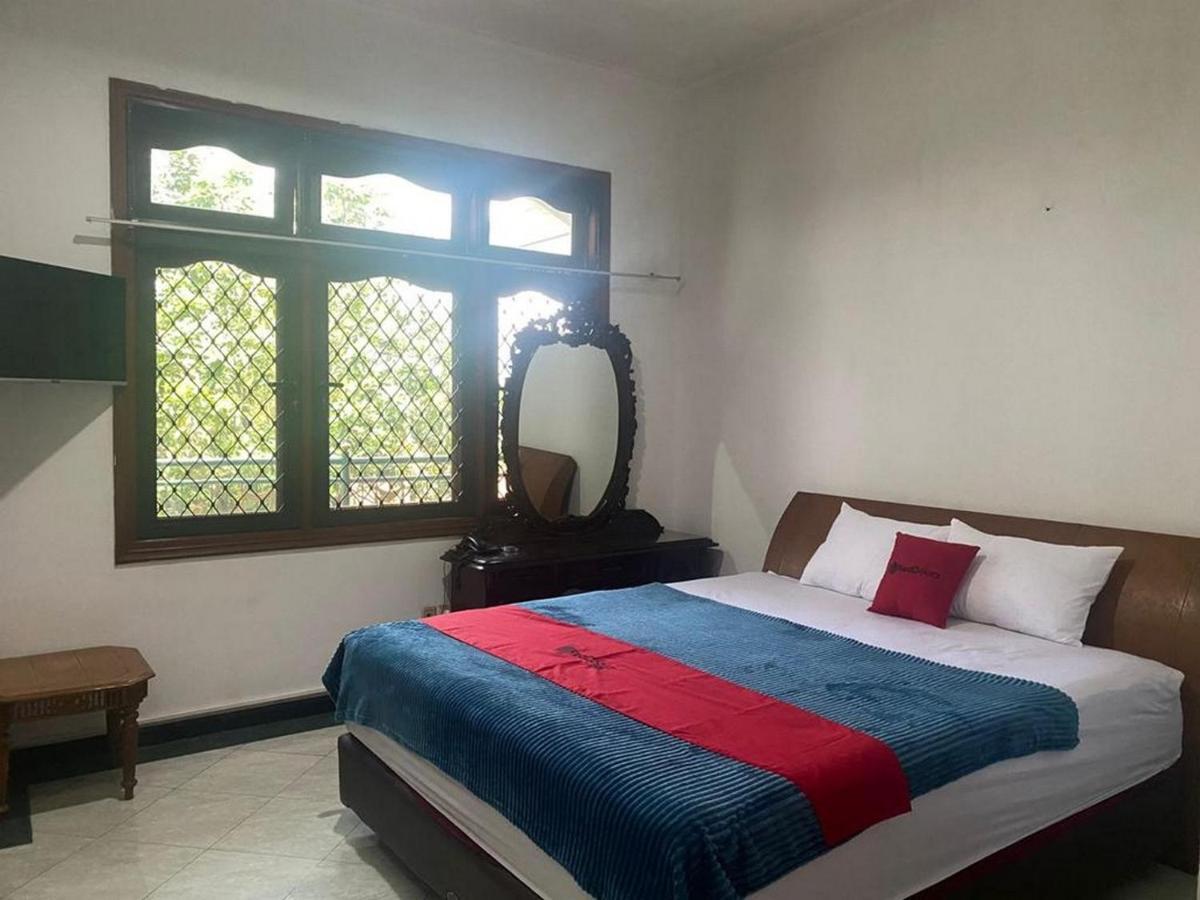 Reddoorz Syariah @ Karang Pilang Otel Karangpilang Dış mekan fotoğraf