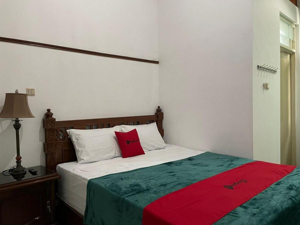 Reddoorz Syariah @ Karang Pilang Otel Karangpilang Dış mekan fotoğraf