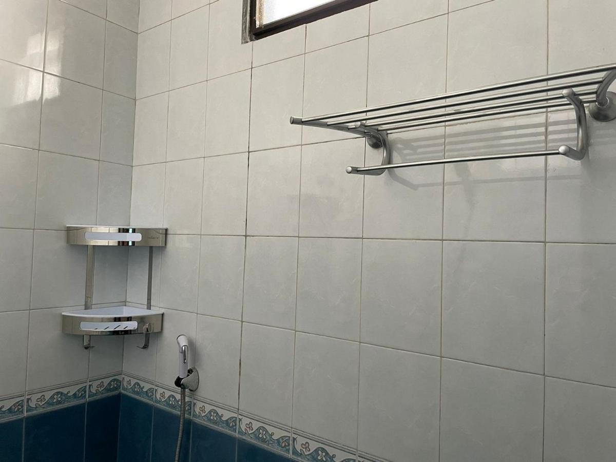 Reddoorz Syariah @ Karang Pilang Otel Karangpilang Dış mekan fotoğraf
