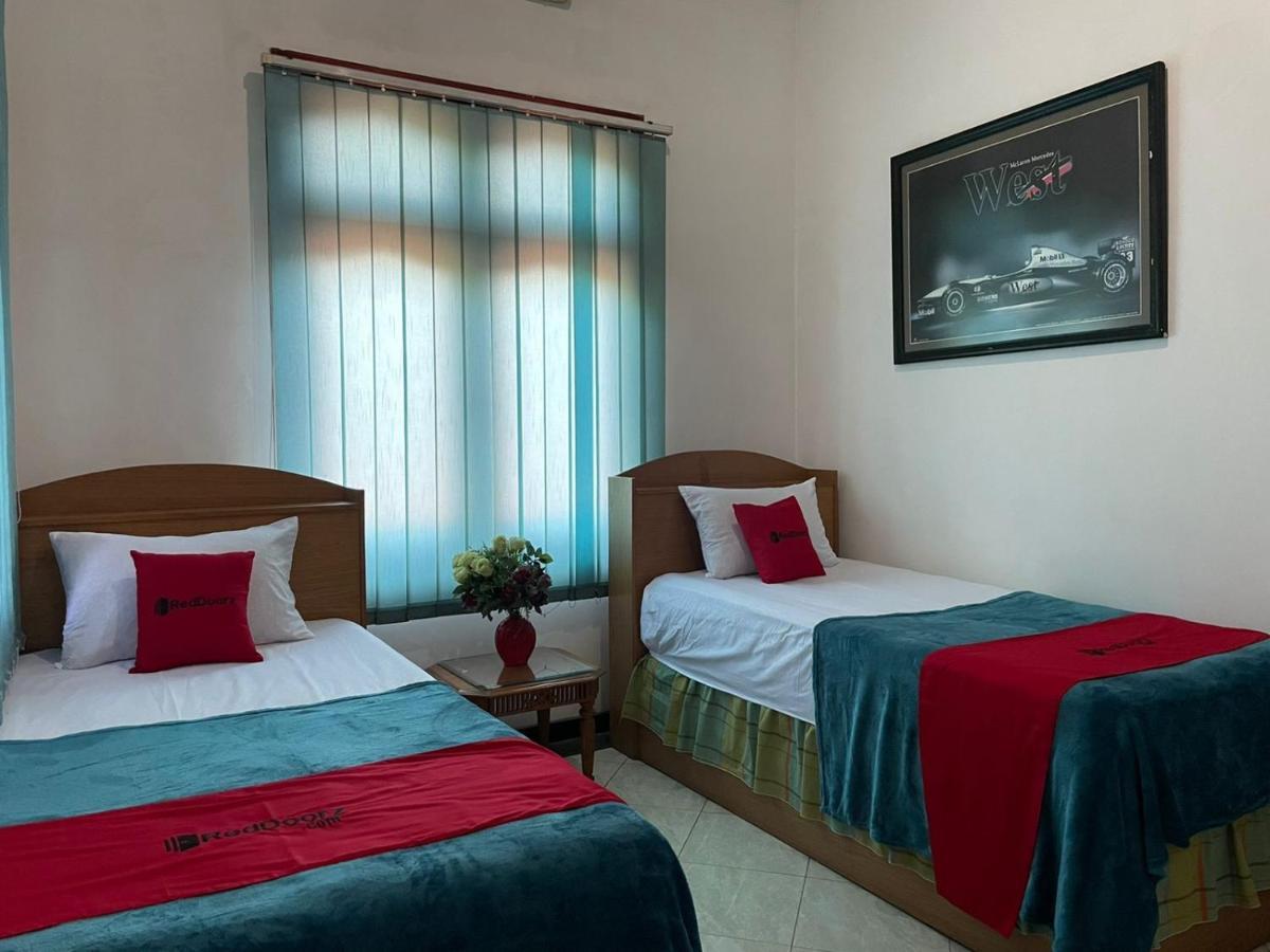 Reddoorz Syariah @ Karang Pilang Otel Karangpilang Dış mekan fotoğraf