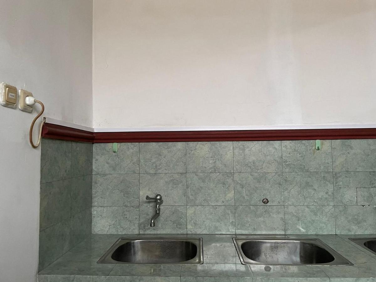 Reddoorz Syariah @ Karang Pilang Otel Karangpilang Dış mekan fotoğraf