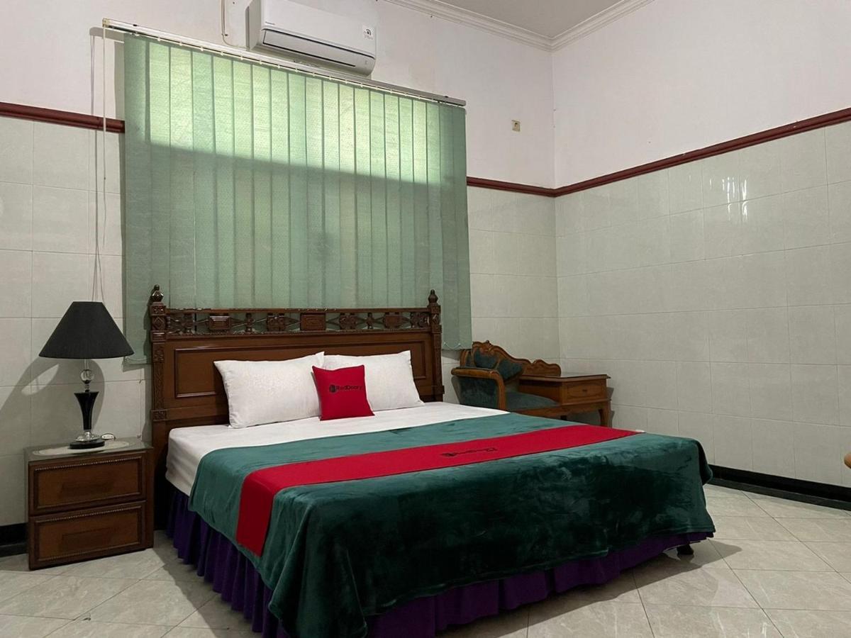 Reddoorz Syariah @ Karang Pilang Otel Karangpilang Dış mekan fotoğraf