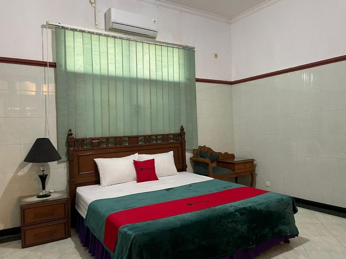 Reddoorz Syariah @ Karang Pilang Otel Karangpilang Dış mekan fotoğraf