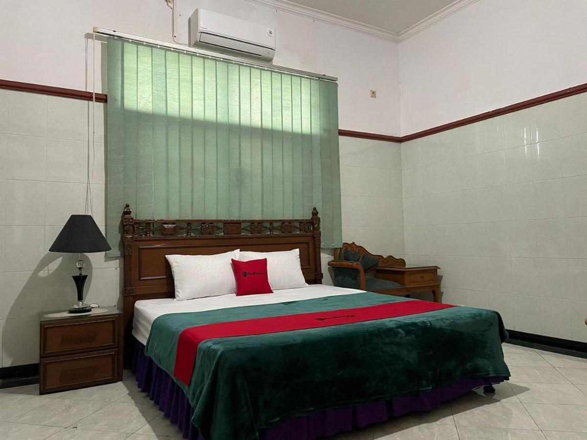 Reddoorz Syariah @ Karang Pilang Otel Karangpilang Dış mekan fotoğraf
