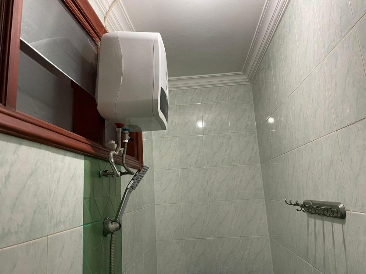 Reddoorz Syariah @ Karang Pilang Otel Karangpilang Dış mekan fotoğraf