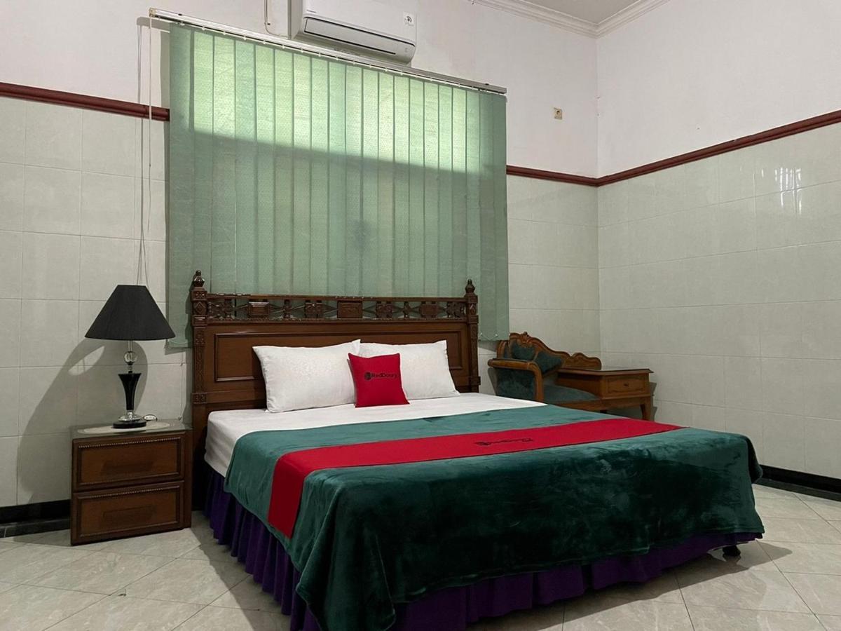 Reddoorz Syariah @ Karang Pilang Otel Karangpilang Dış mekan fotoğraf