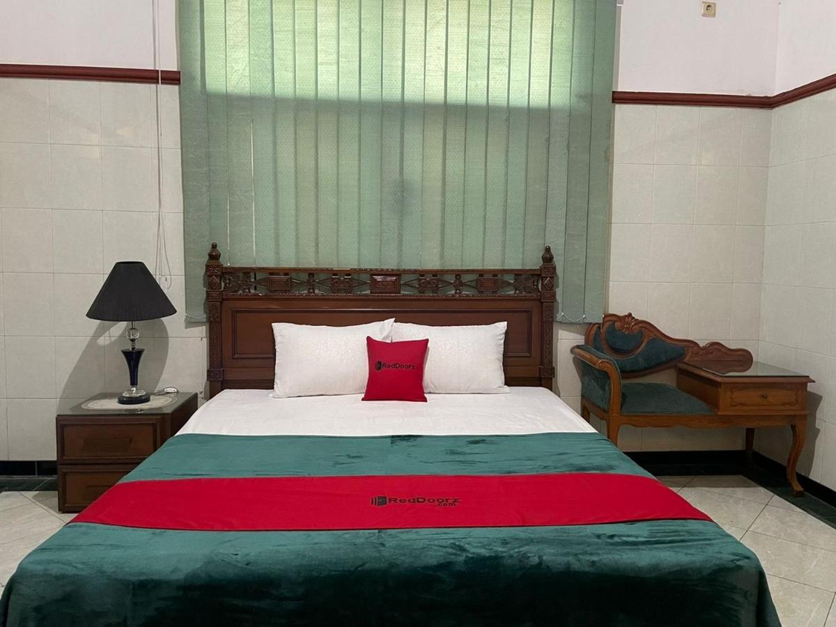 Reddoorz Syariah @ Karang Pilang Otel Karangpilang Dış mekan fotoğraf