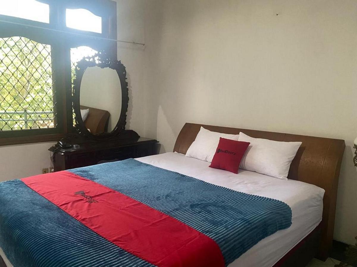 Reddoorz Syariah @ Karang Pilang Otel Karangpilang Dış mekan fotoğraf