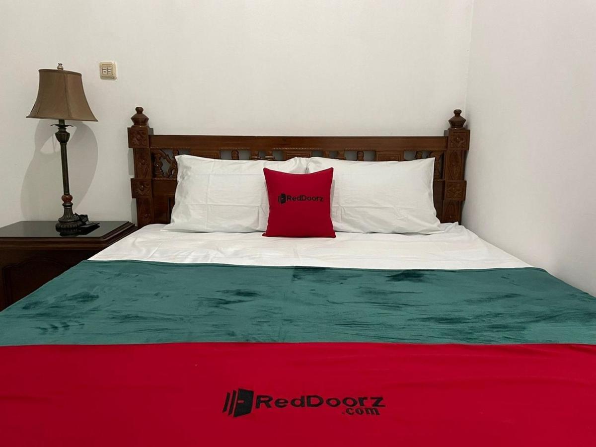 Reddoorz Syariah @ Karang Pilang Otel Karangpilang Dış mekan fotoğraf