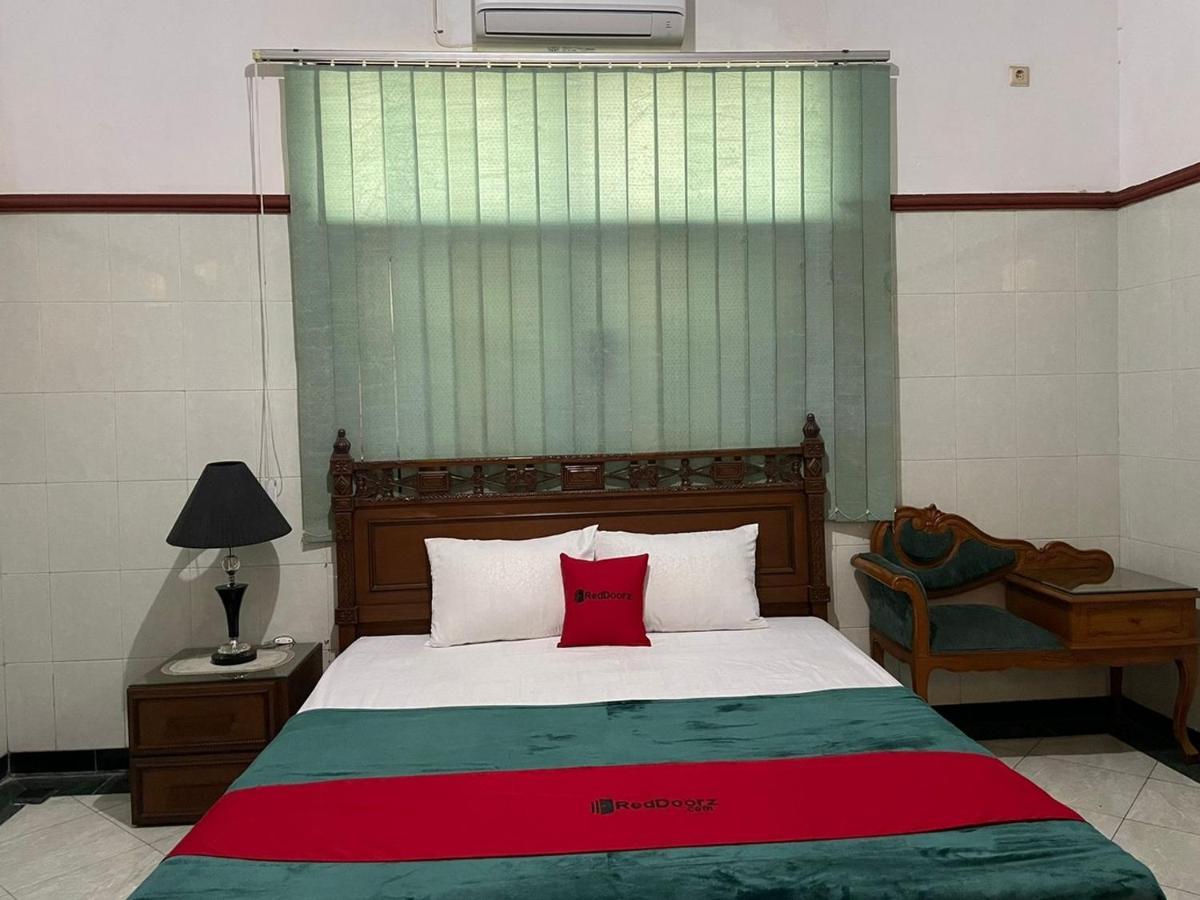 Reddoorz Syariah @ Karang Pilang Otel Karangpilang Dış mekan fotoğraf