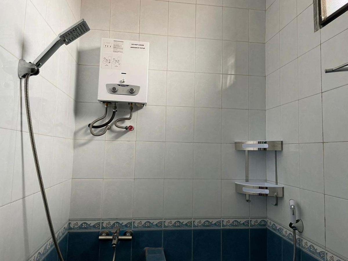 Reddoorz Syariah @ Karang Pilang Otel Karangpilang Dış mekan fotoğraf